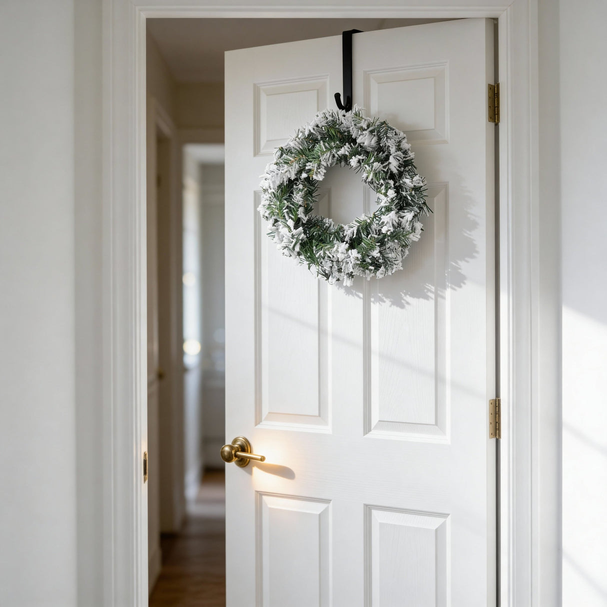 Snow Tipped Christmas Wreath - Pelle & Sol