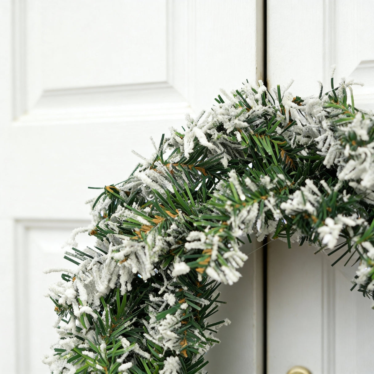 Snow Tipped Christmas Wreath - Pelle & Sol